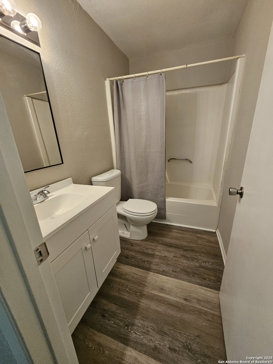 property viewer photo 18