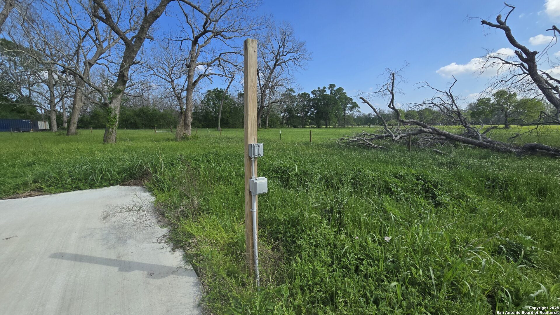 main property photo 28