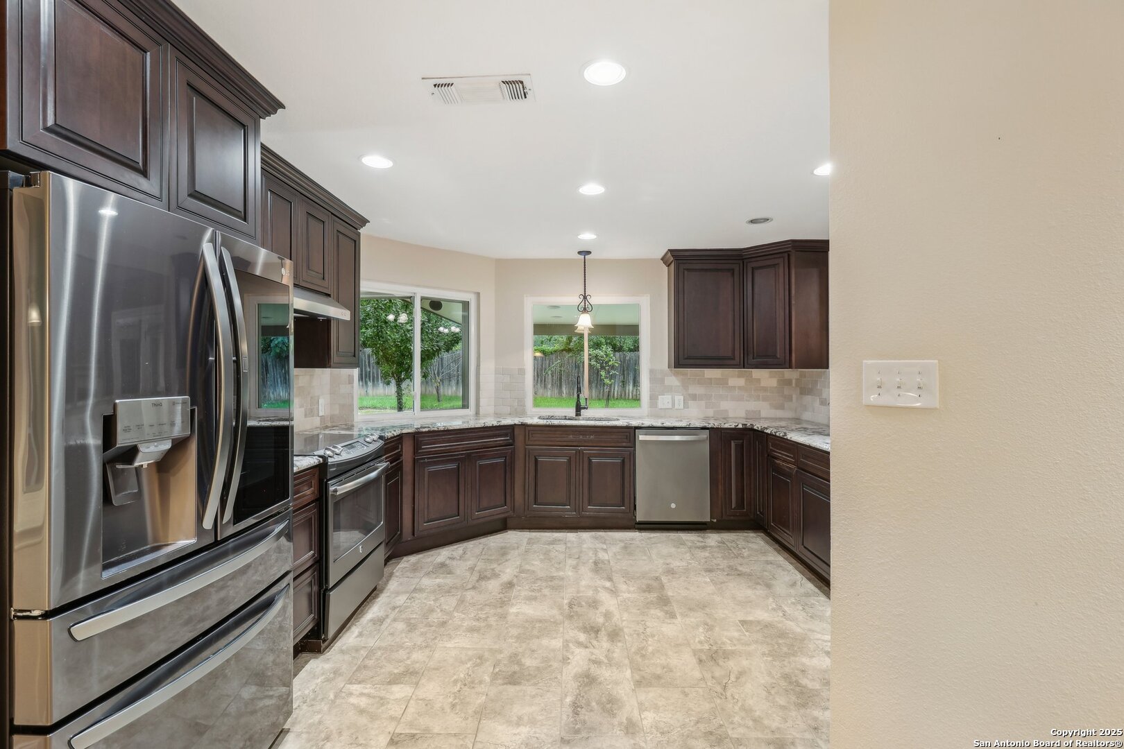 property viewer photo 14