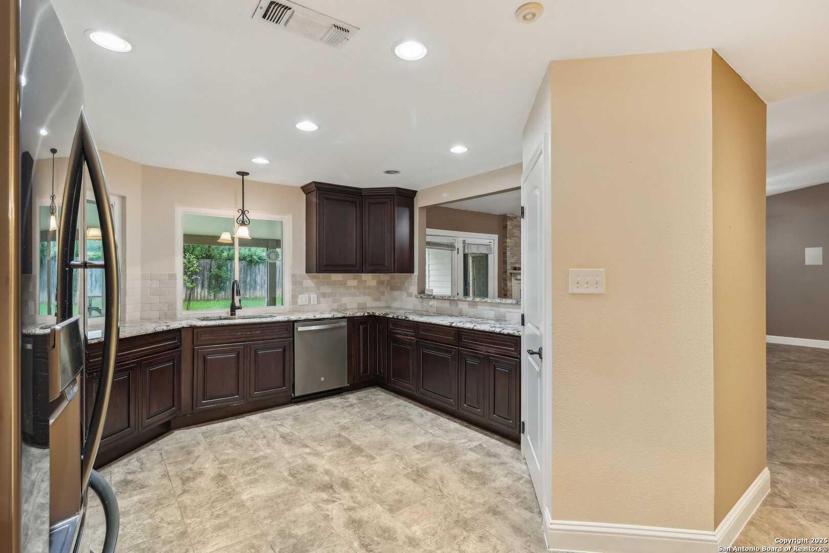 property viewer photo 15