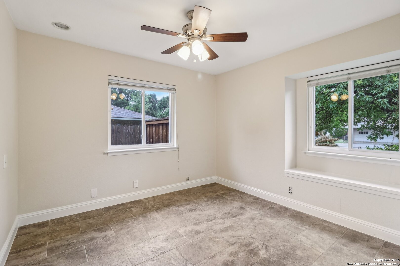 property viewer photo 25