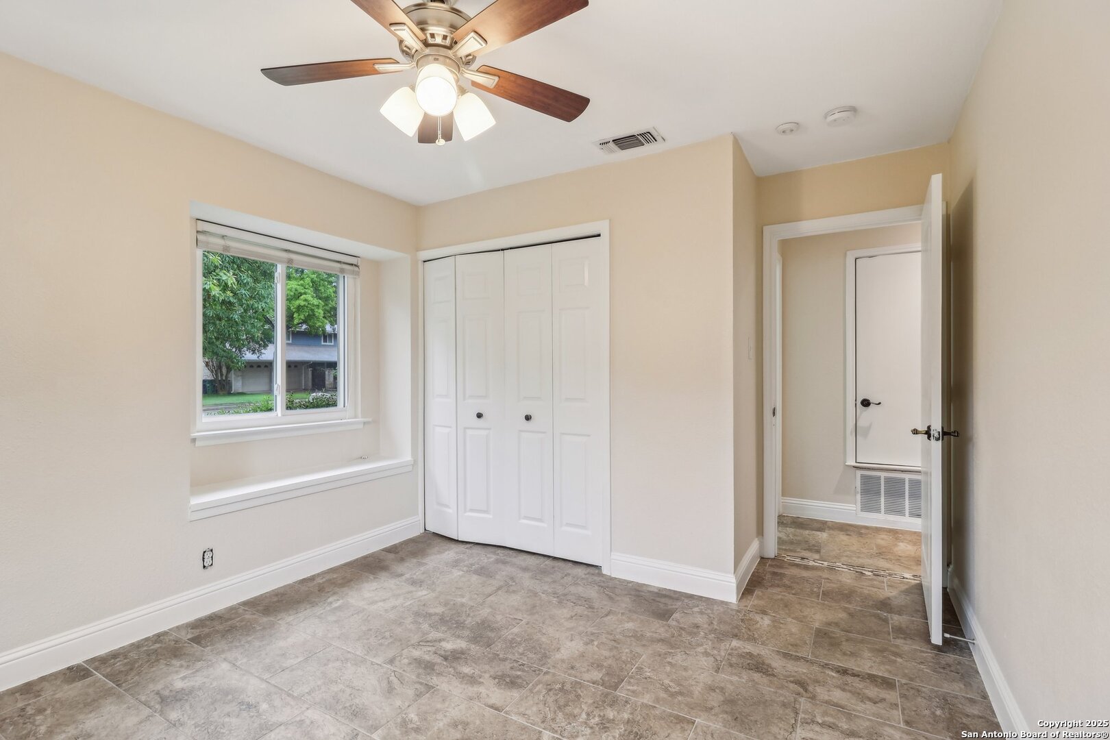 property viewer photo 26