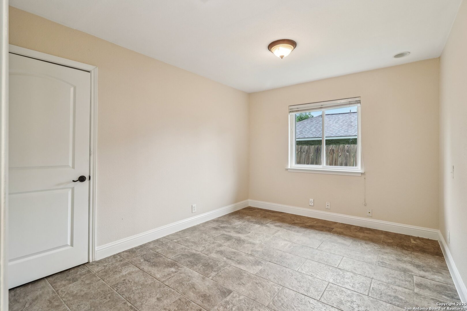 property viewer photo 27