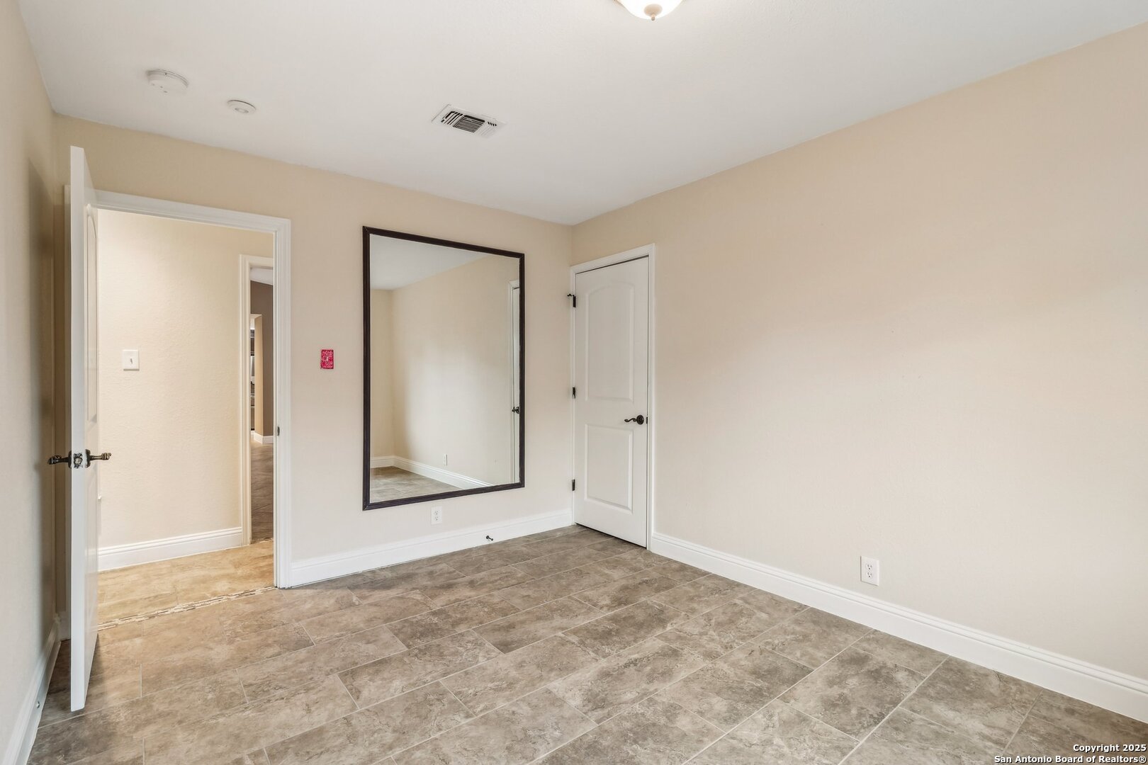 property viewer photo 28