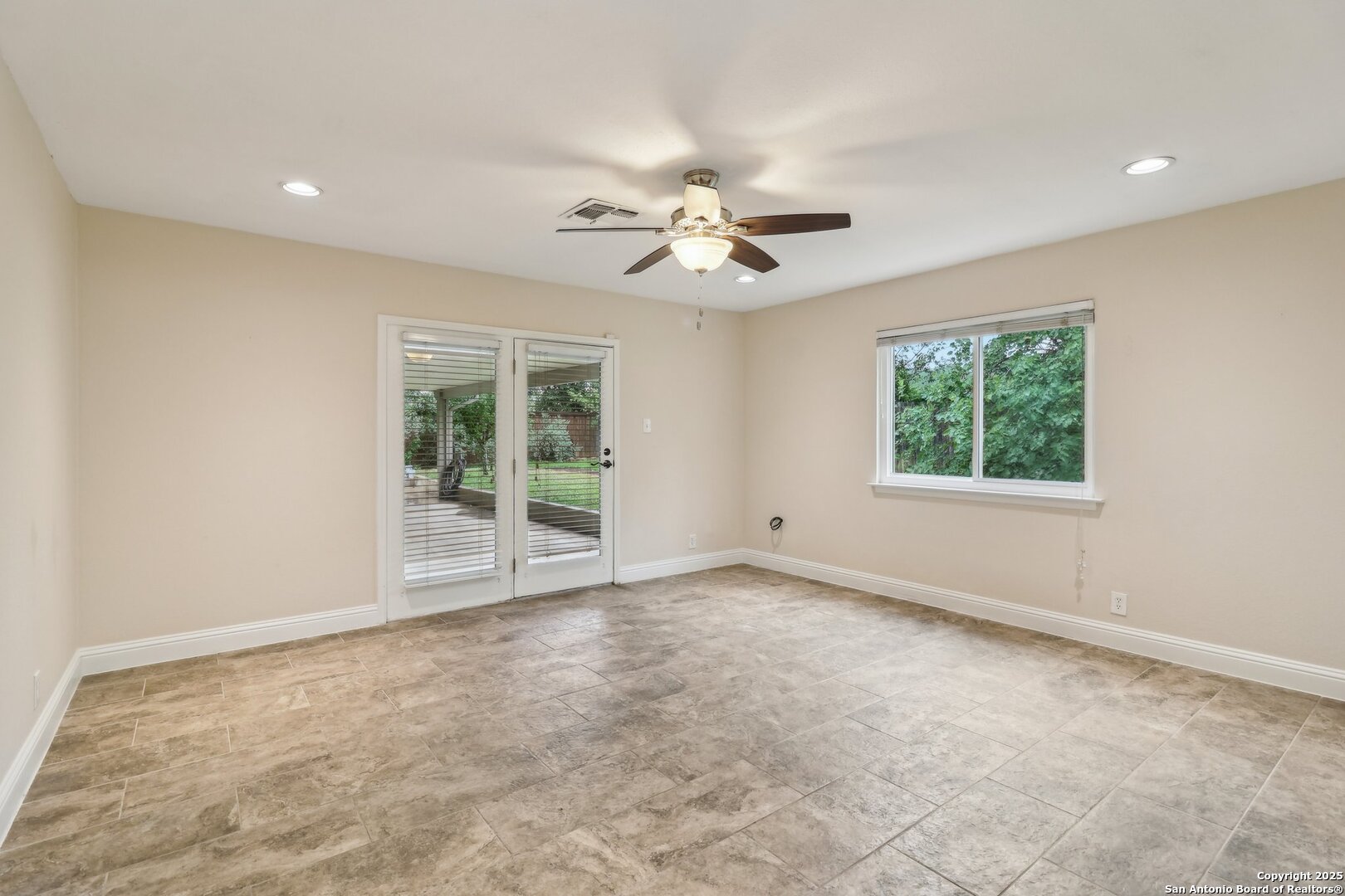 property viewer photo 30