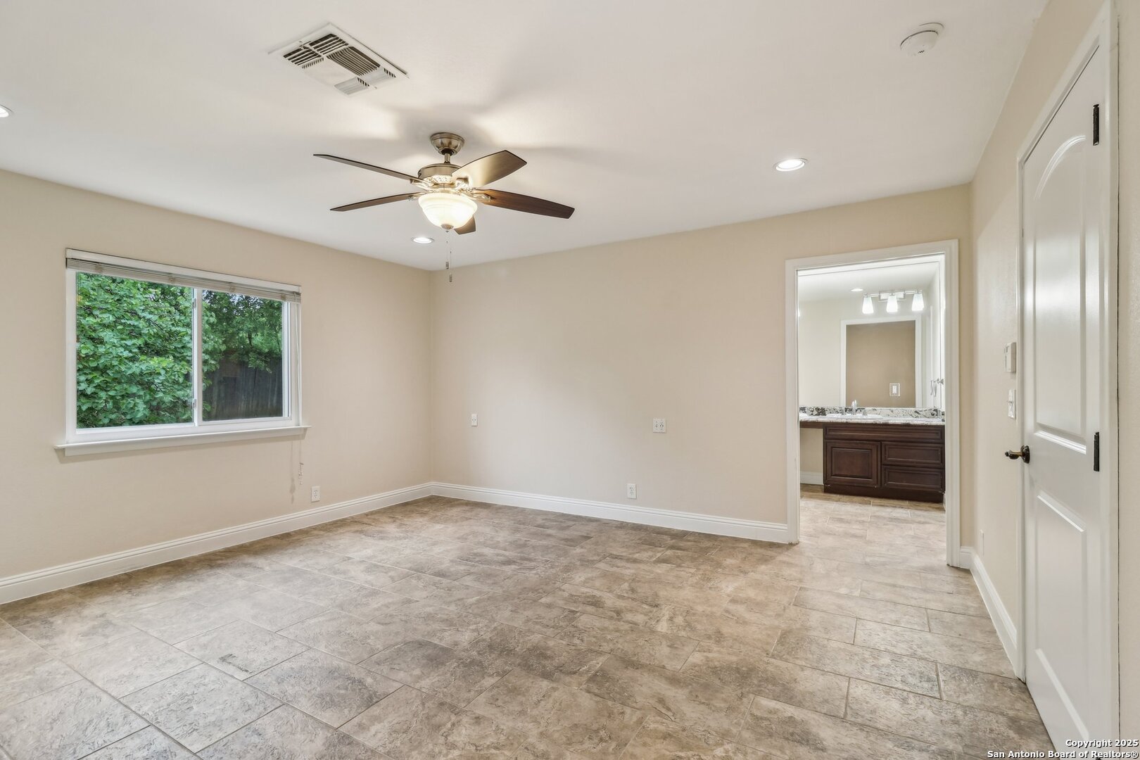 property viewer photo 31