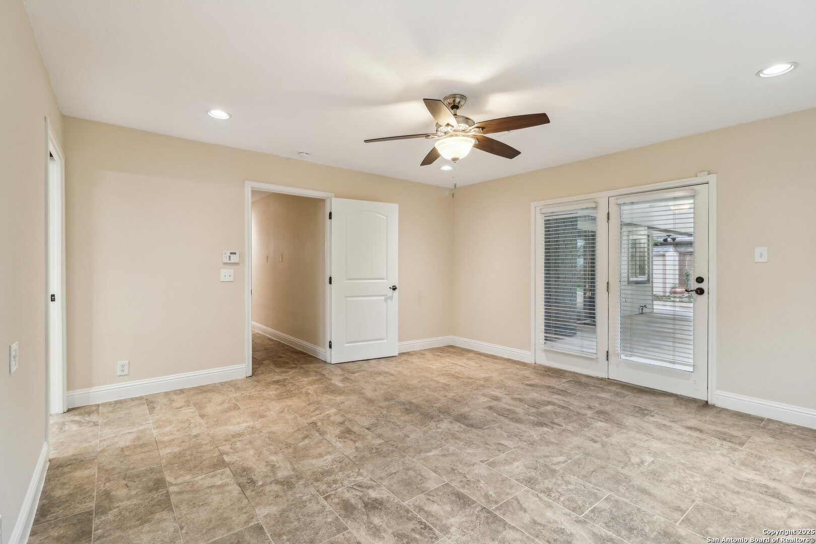 property viewer photo 32