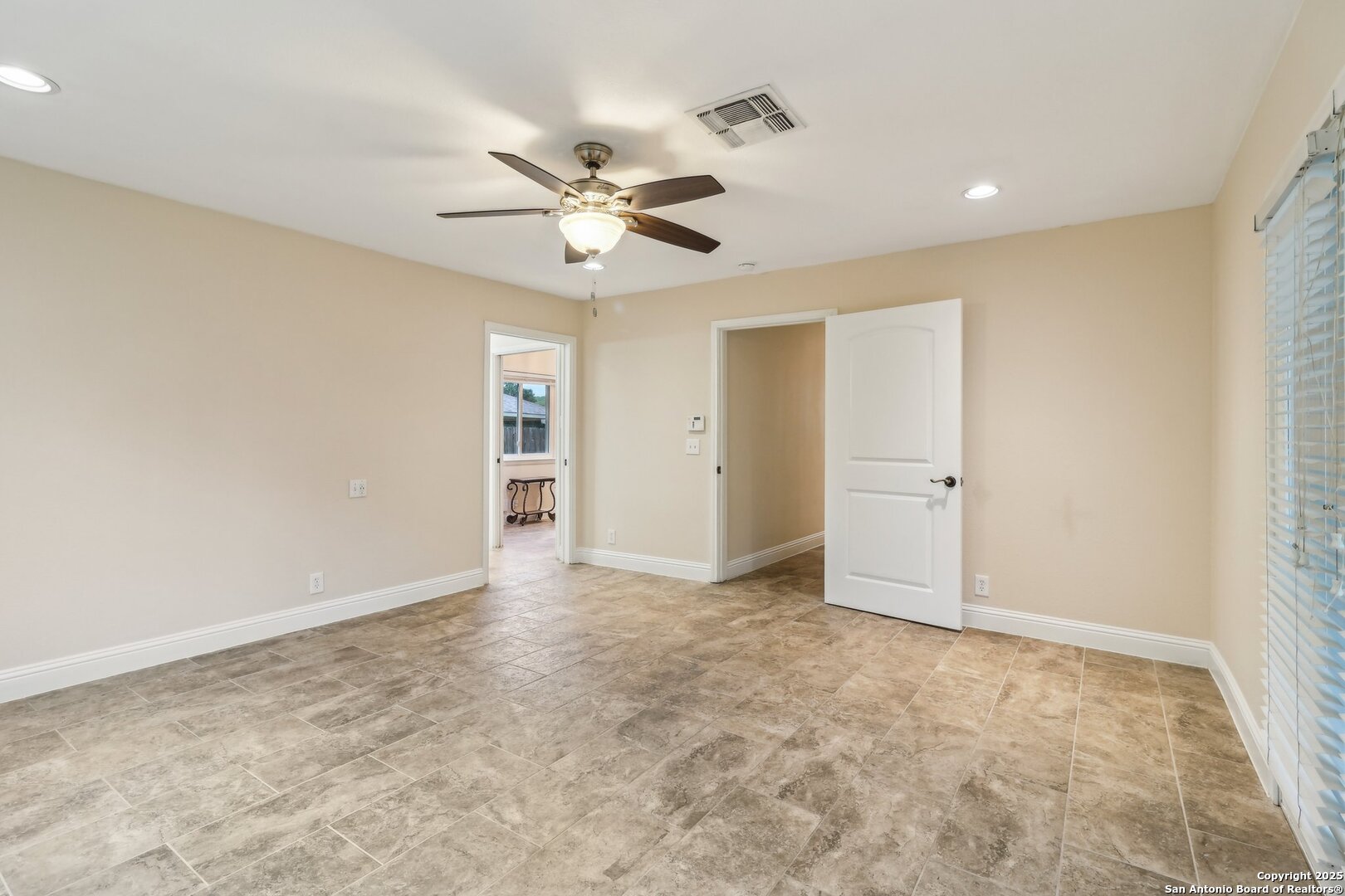 property viewer photo 33