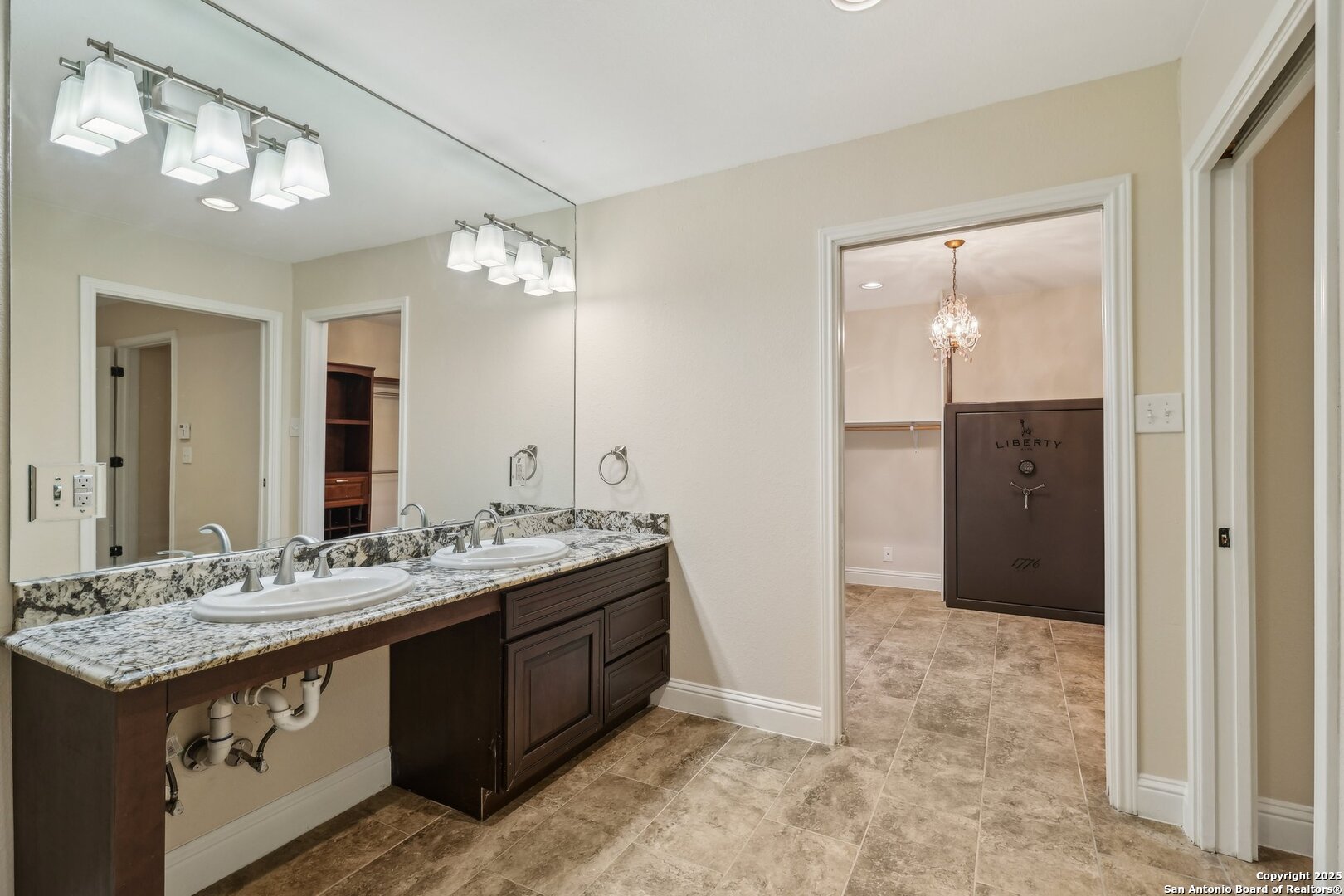 property viewer photo 35