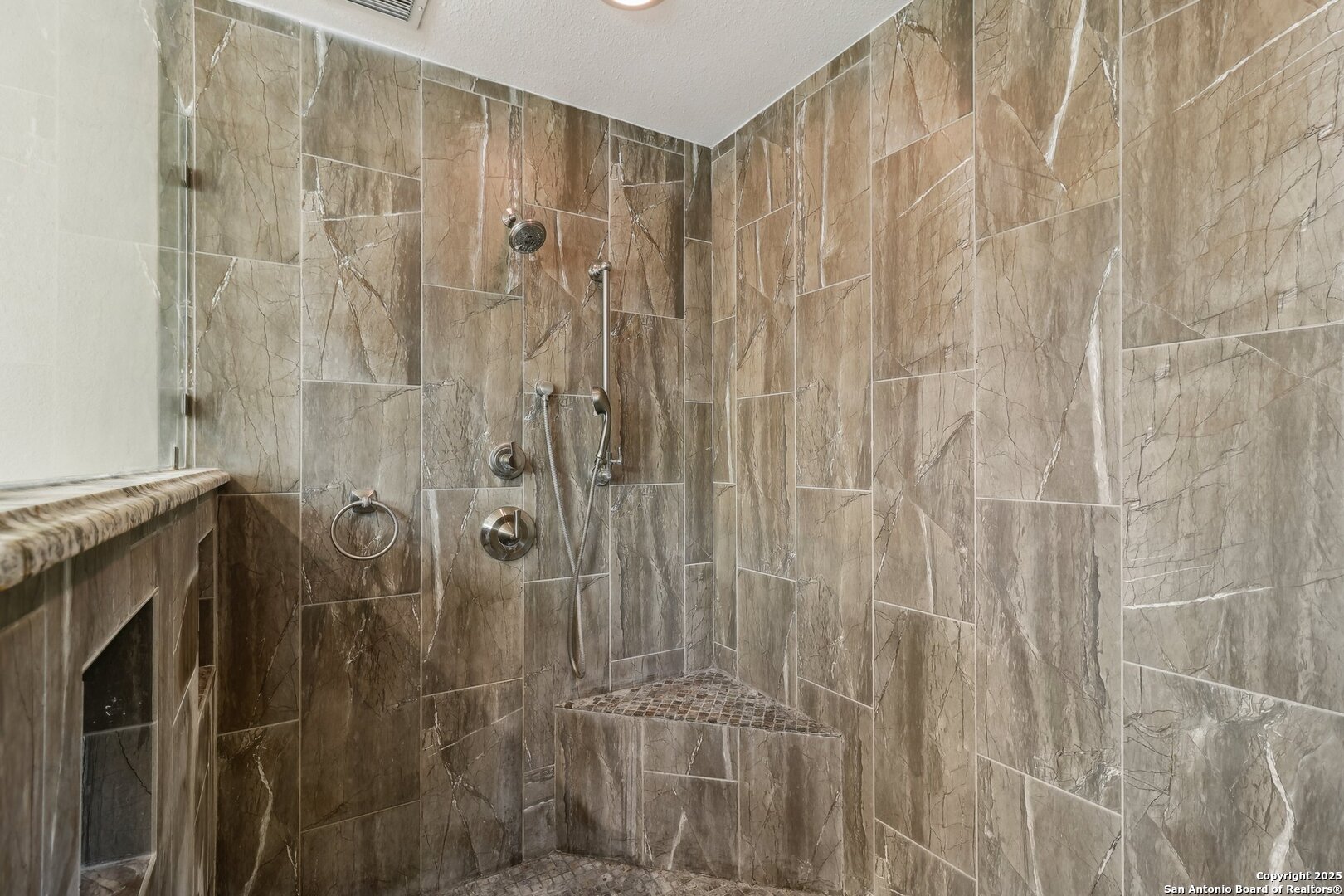 property viewer photo 36