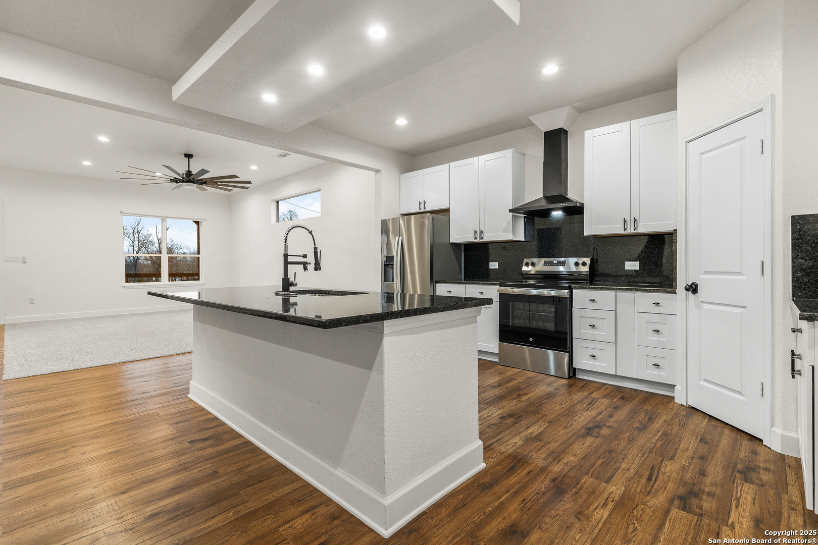 property viewer photo 14