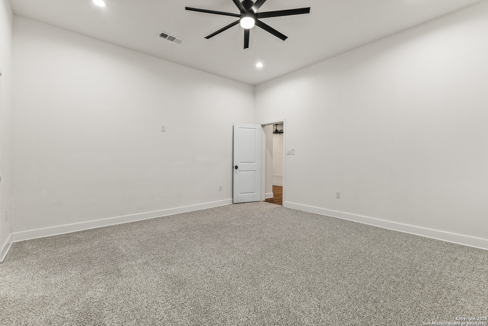 property viewer photo 18