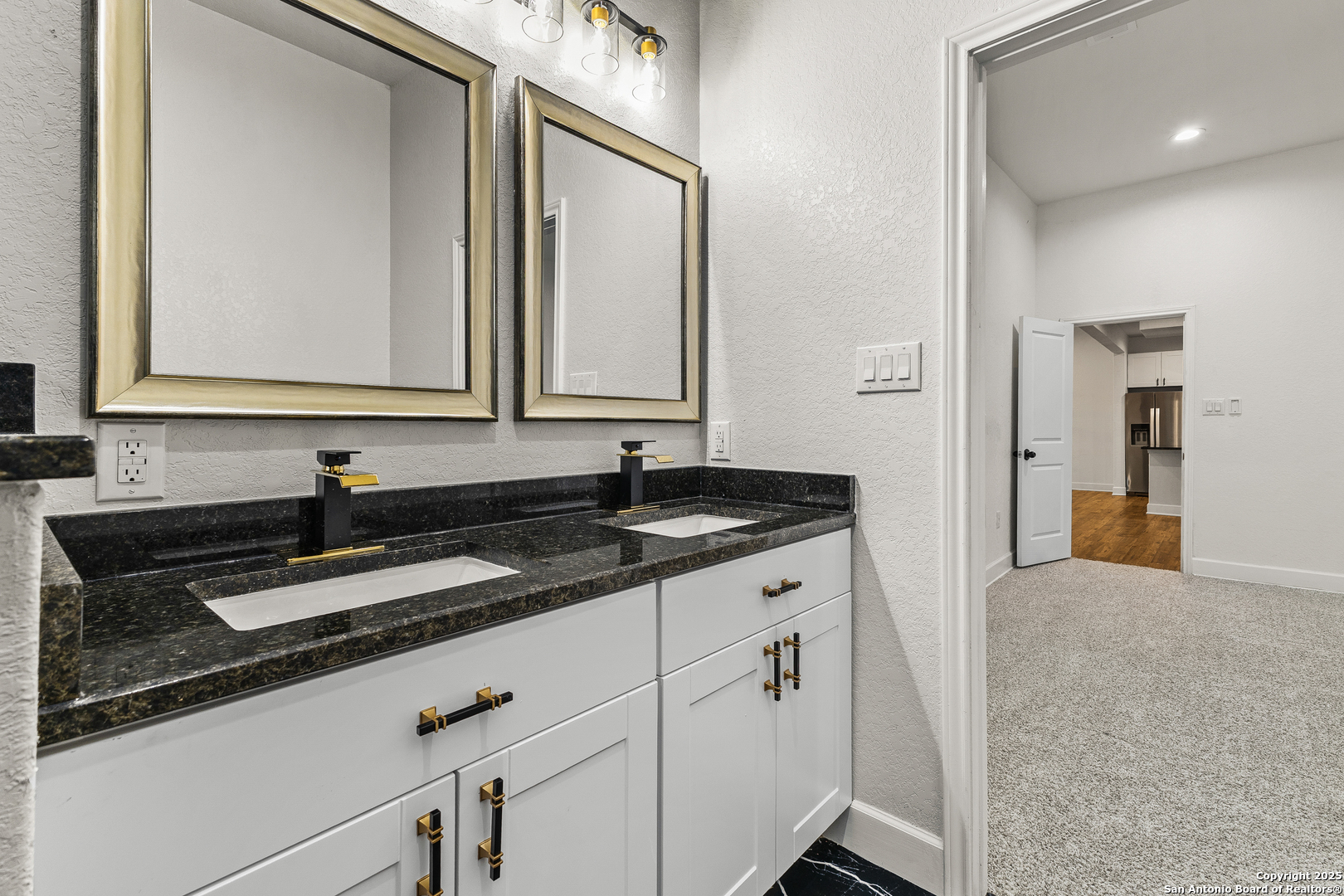 property viewer photo 21