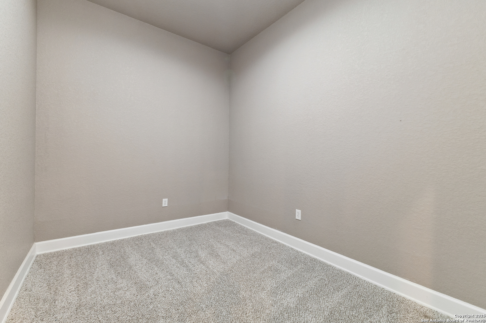 property viewer photo 25