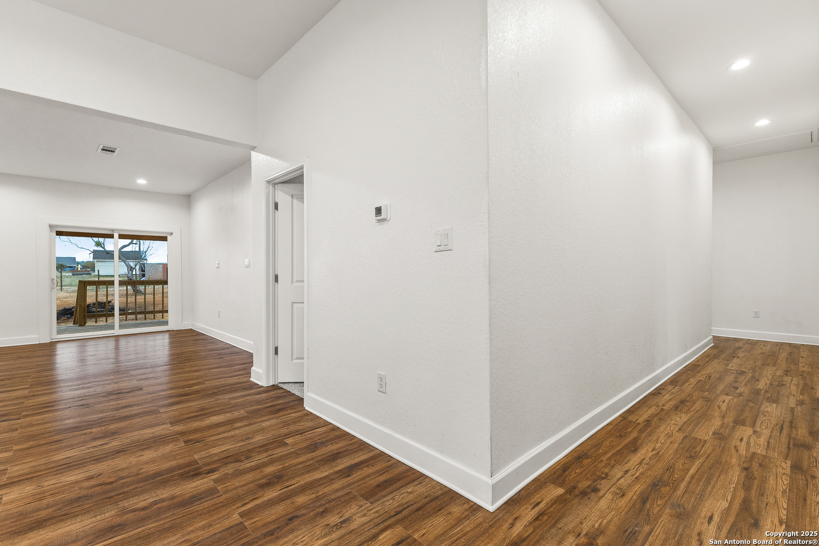 property viewer photo 26