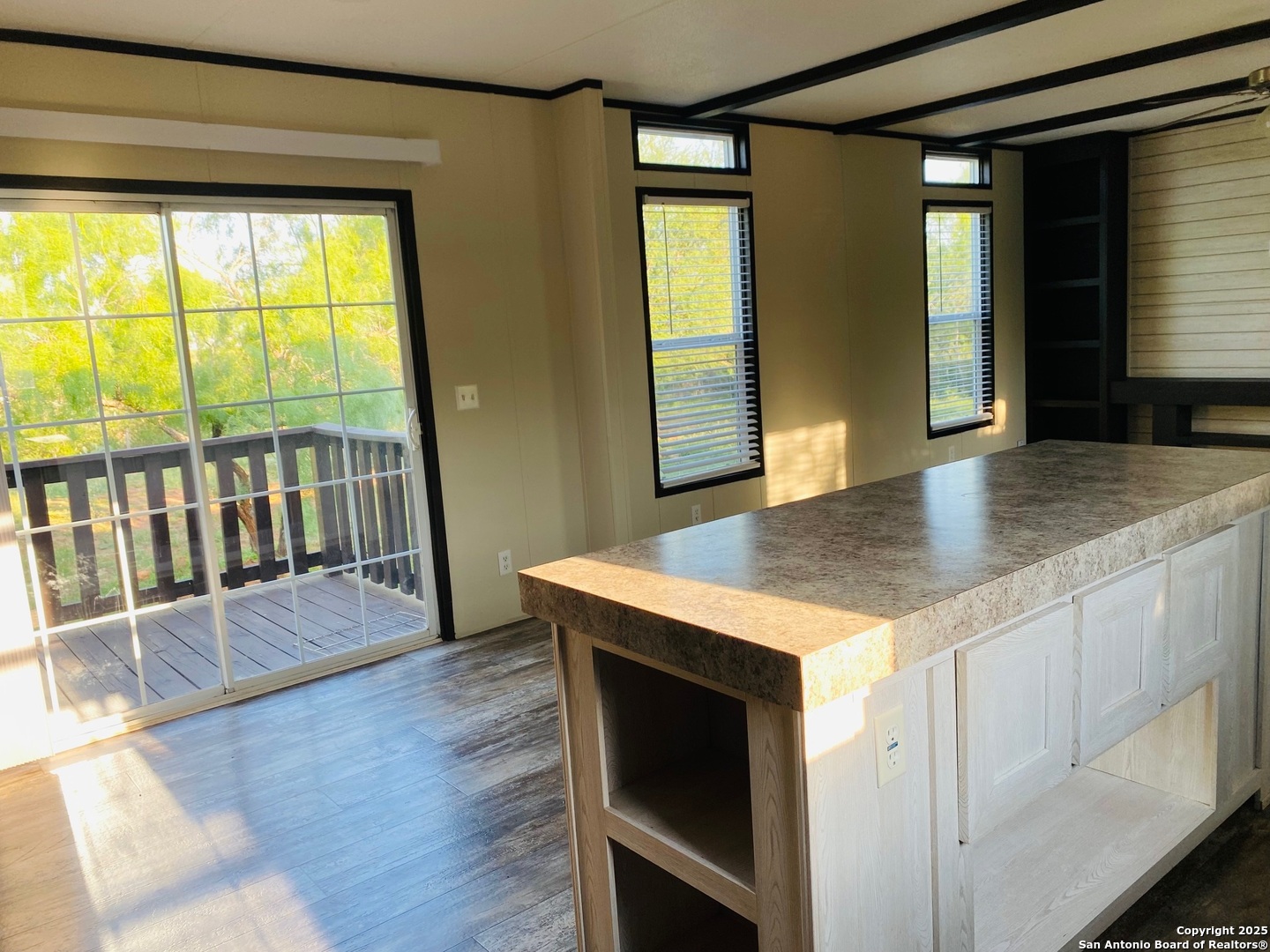 property viewer photo 9
