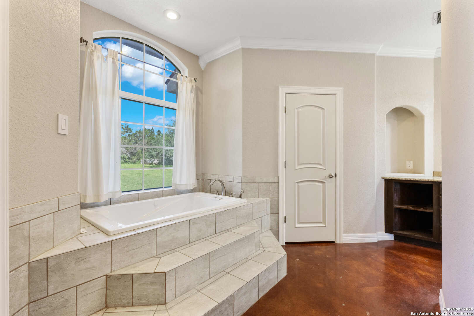 main property photo 13