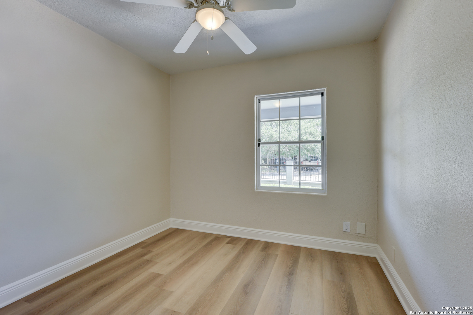 property viewer photo 10