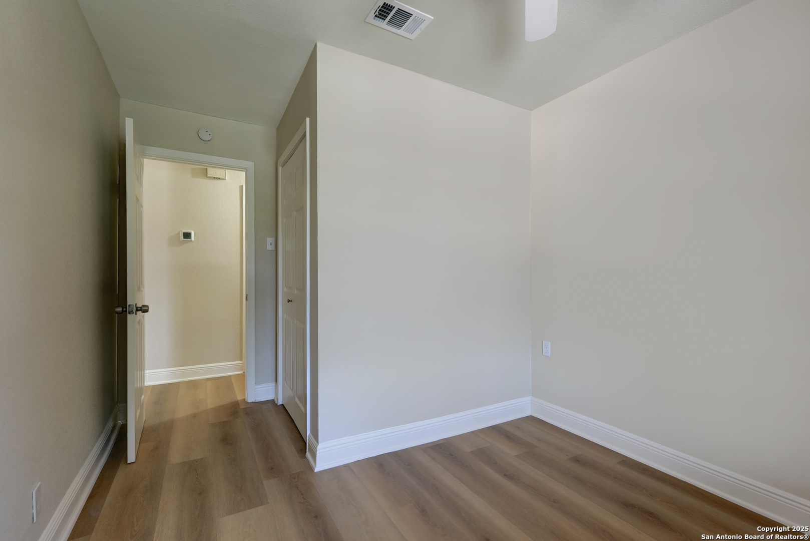 property viewer photo 11