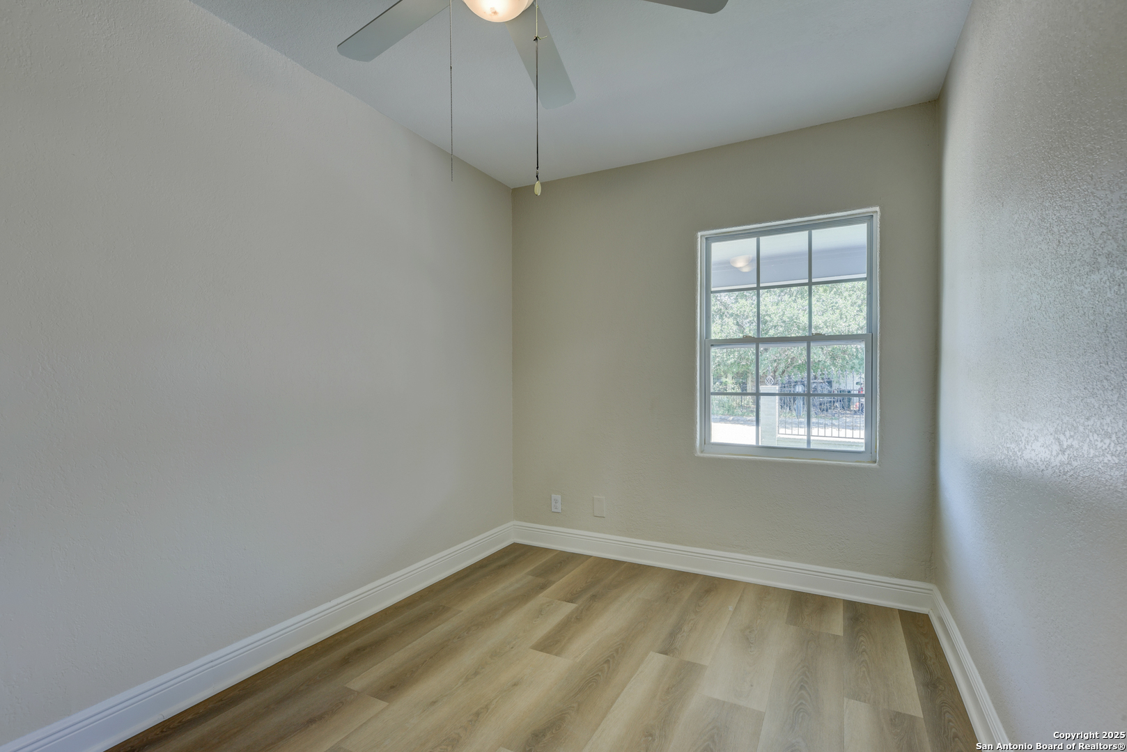 property viewer photo 13