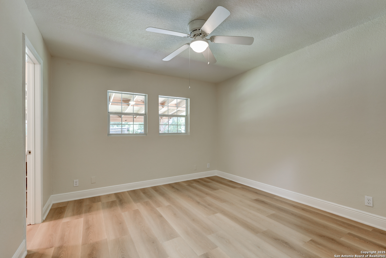 property viewer photo 15