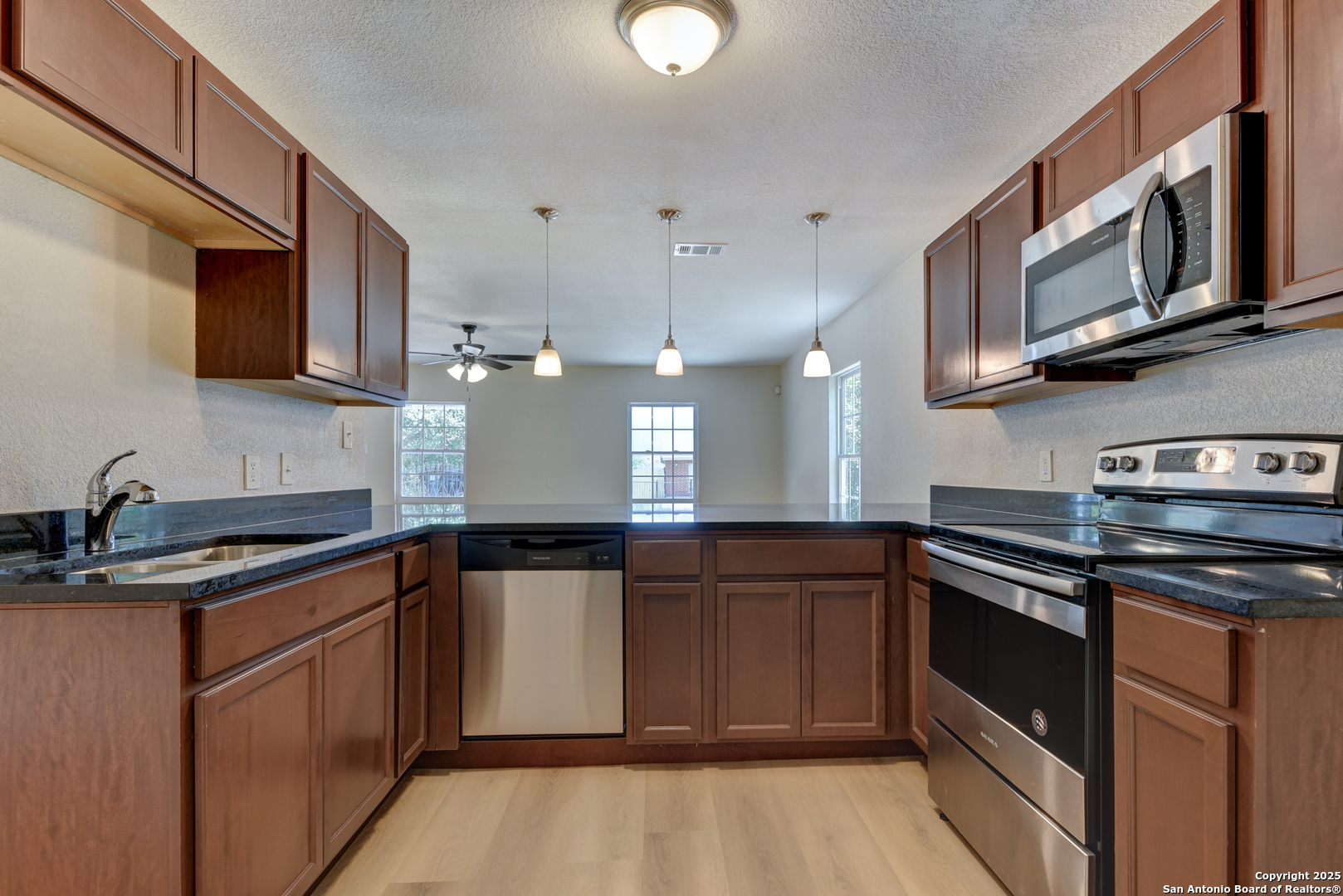 property viewer photo 7