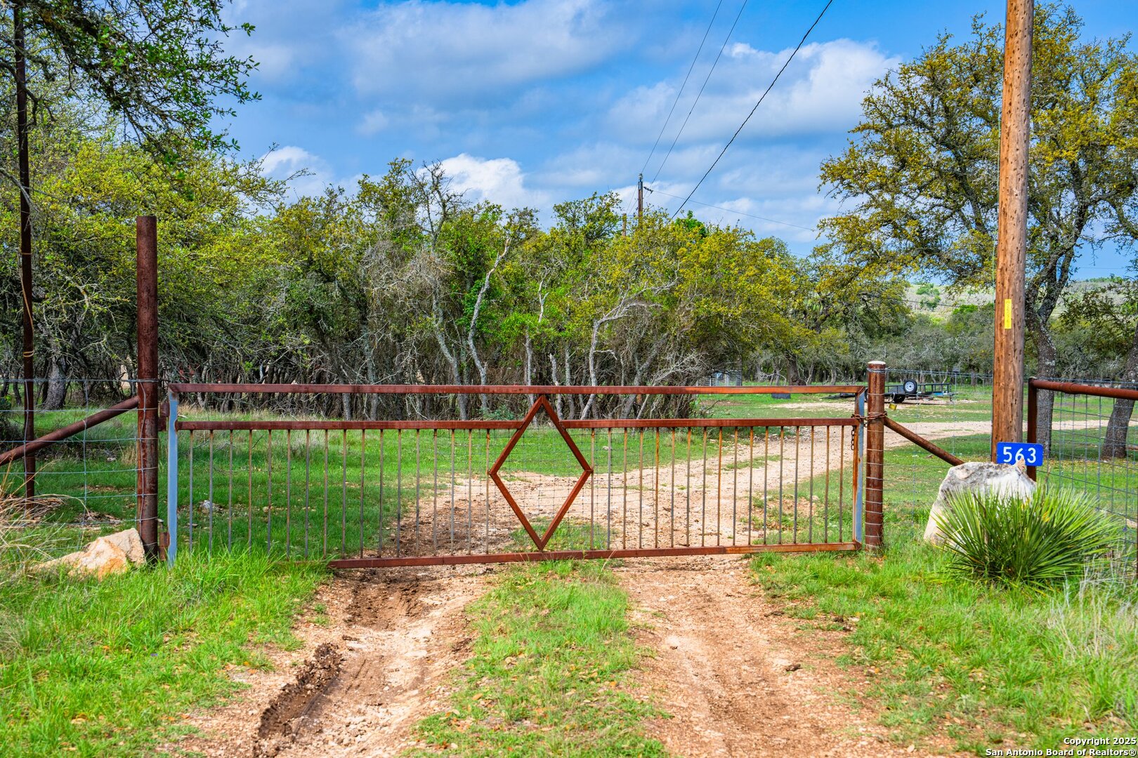 main property photo 40