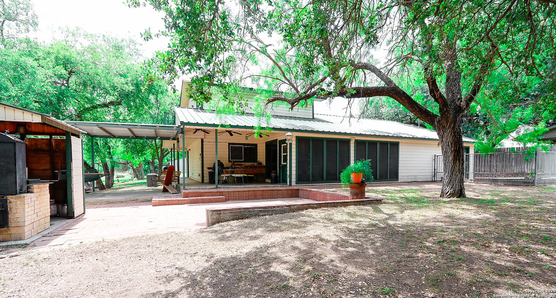 main property photo 23