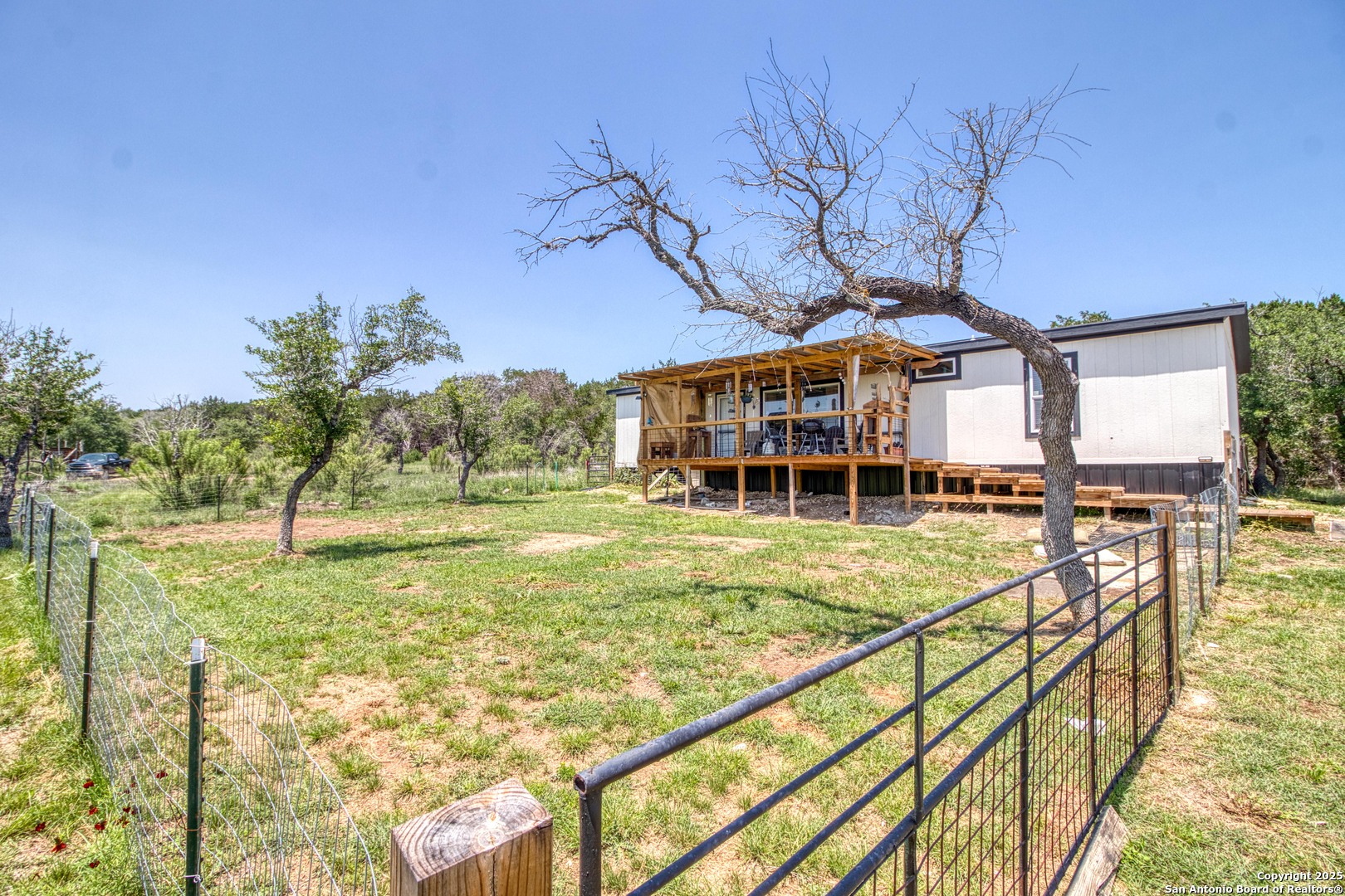 main property photo 6