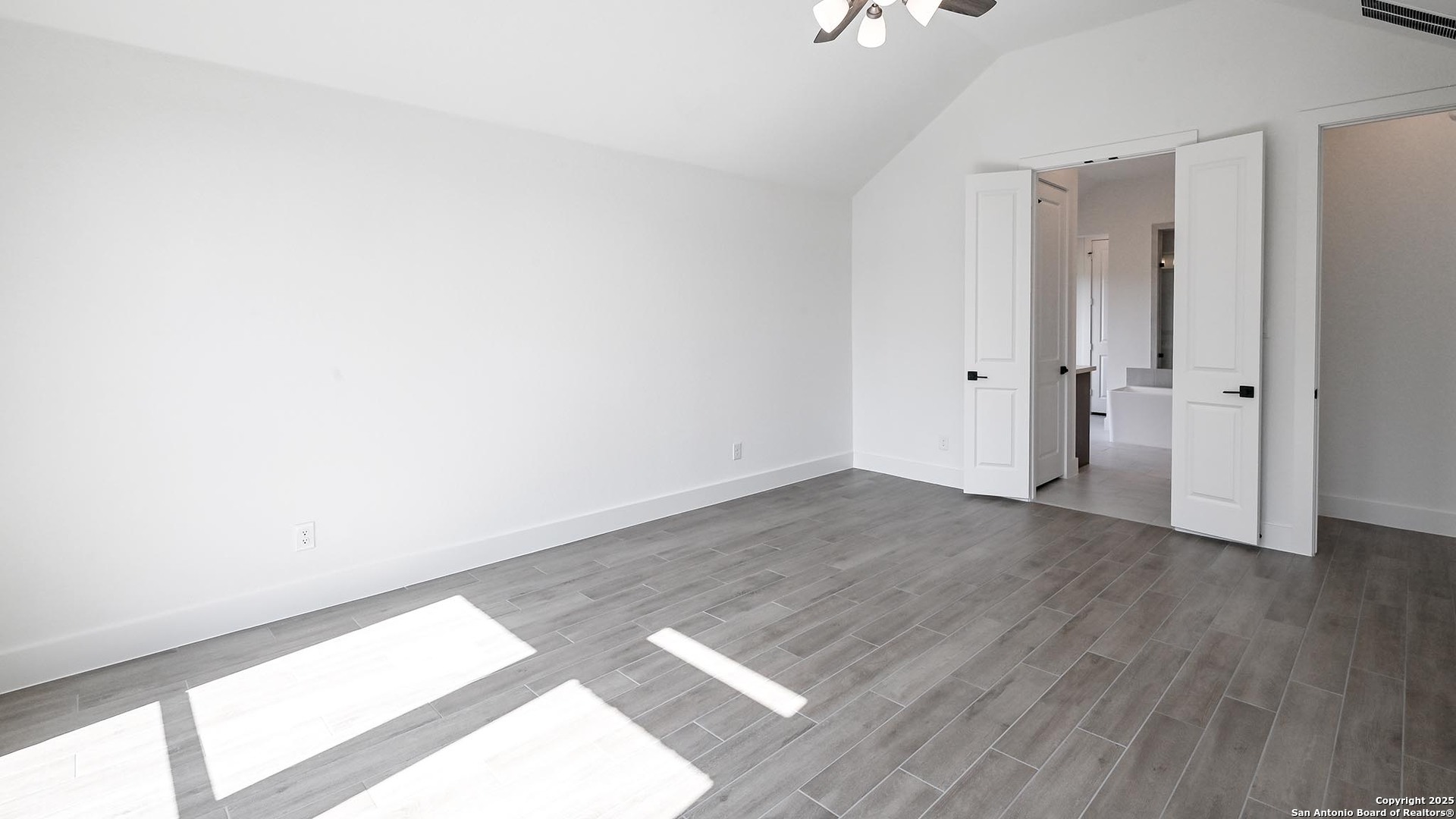 property viewer photo 15