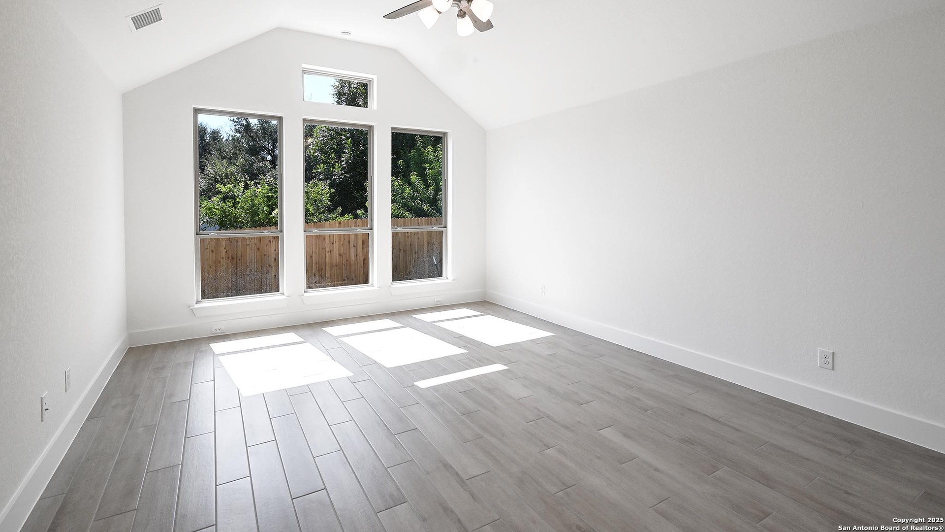 property viewer photo 6