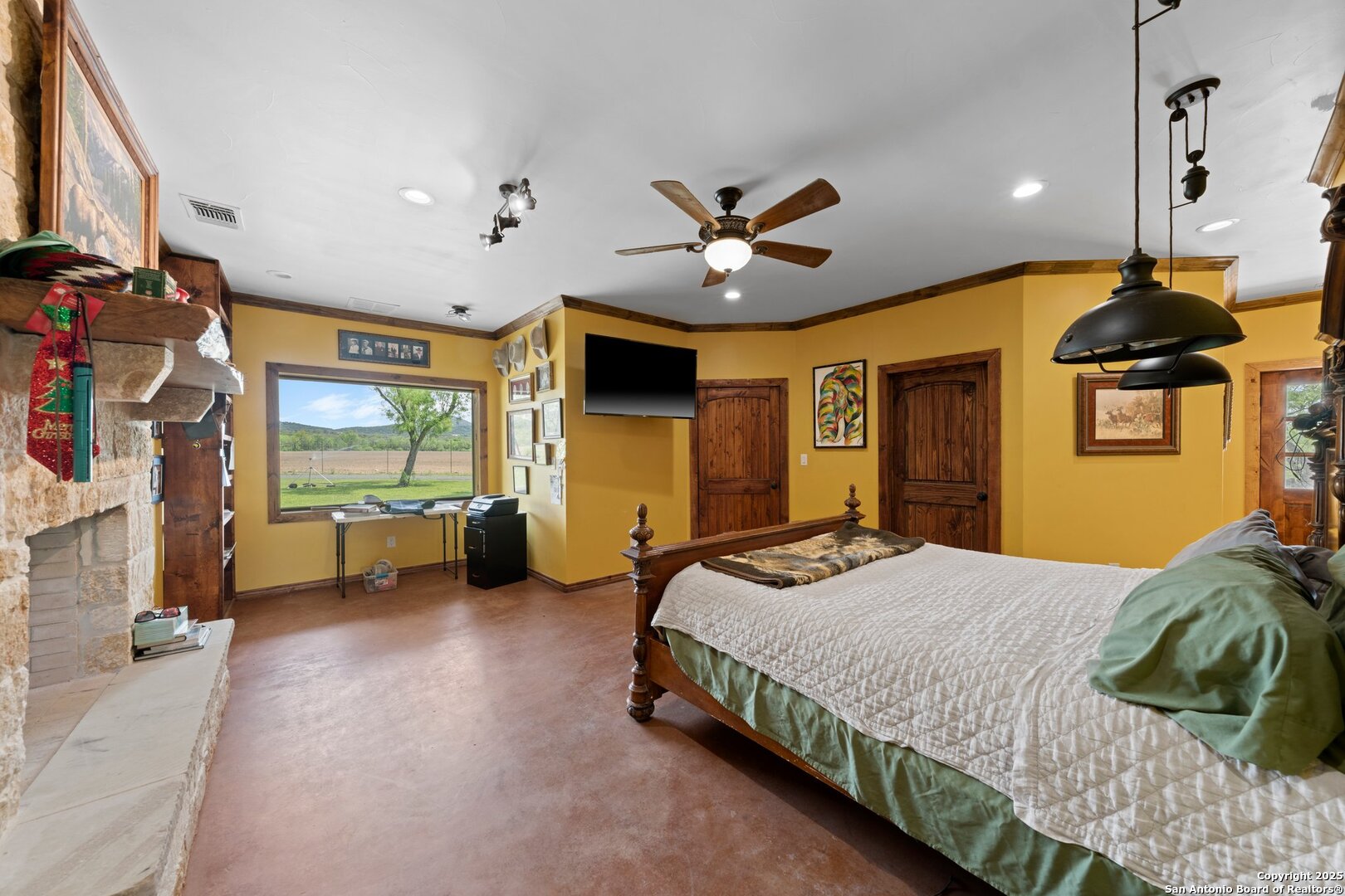 main property photo 18