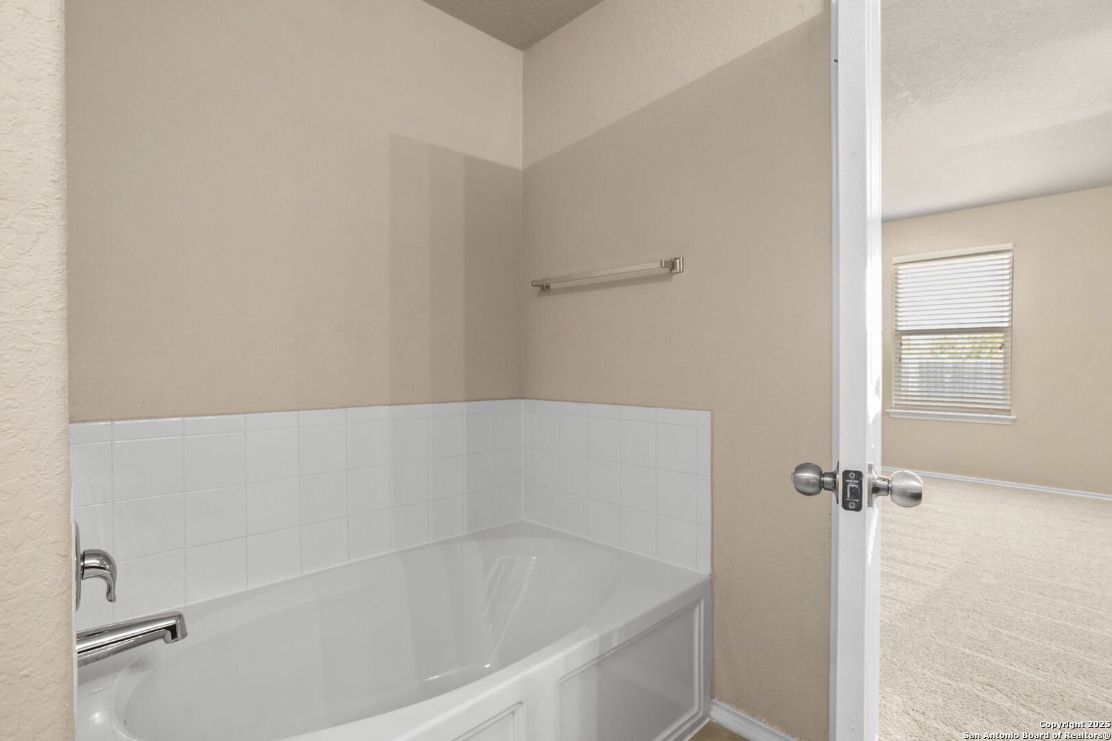 property viewer photo 16