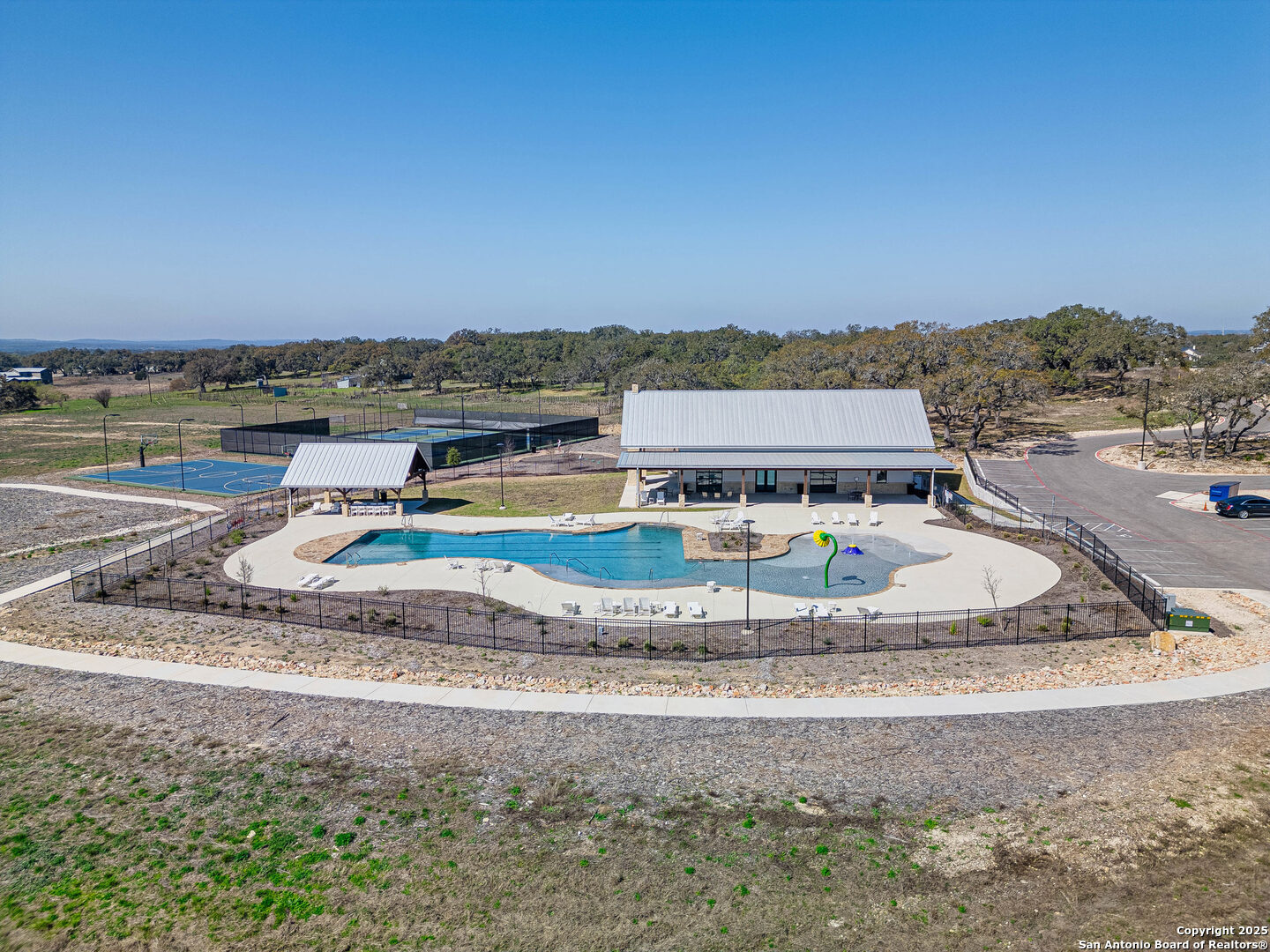 main property photo 15