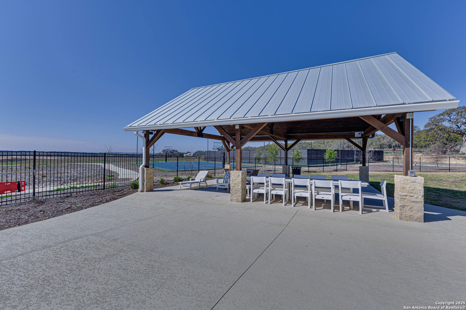 main property photo 30