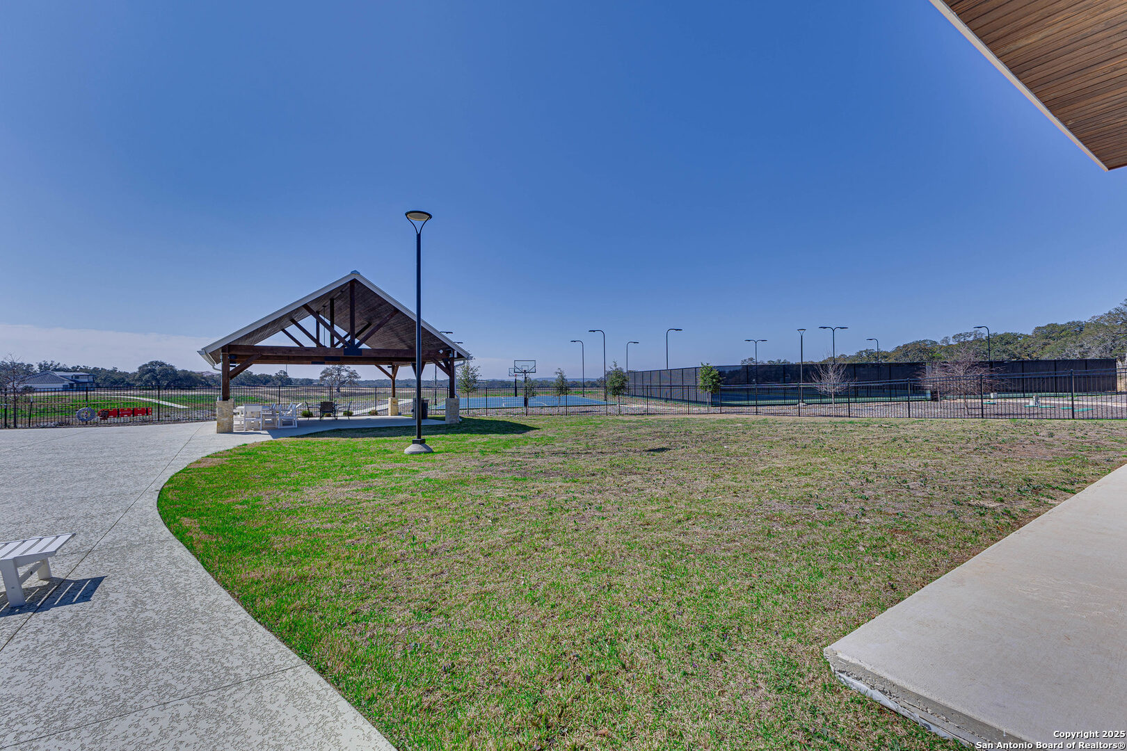 main property photo 32