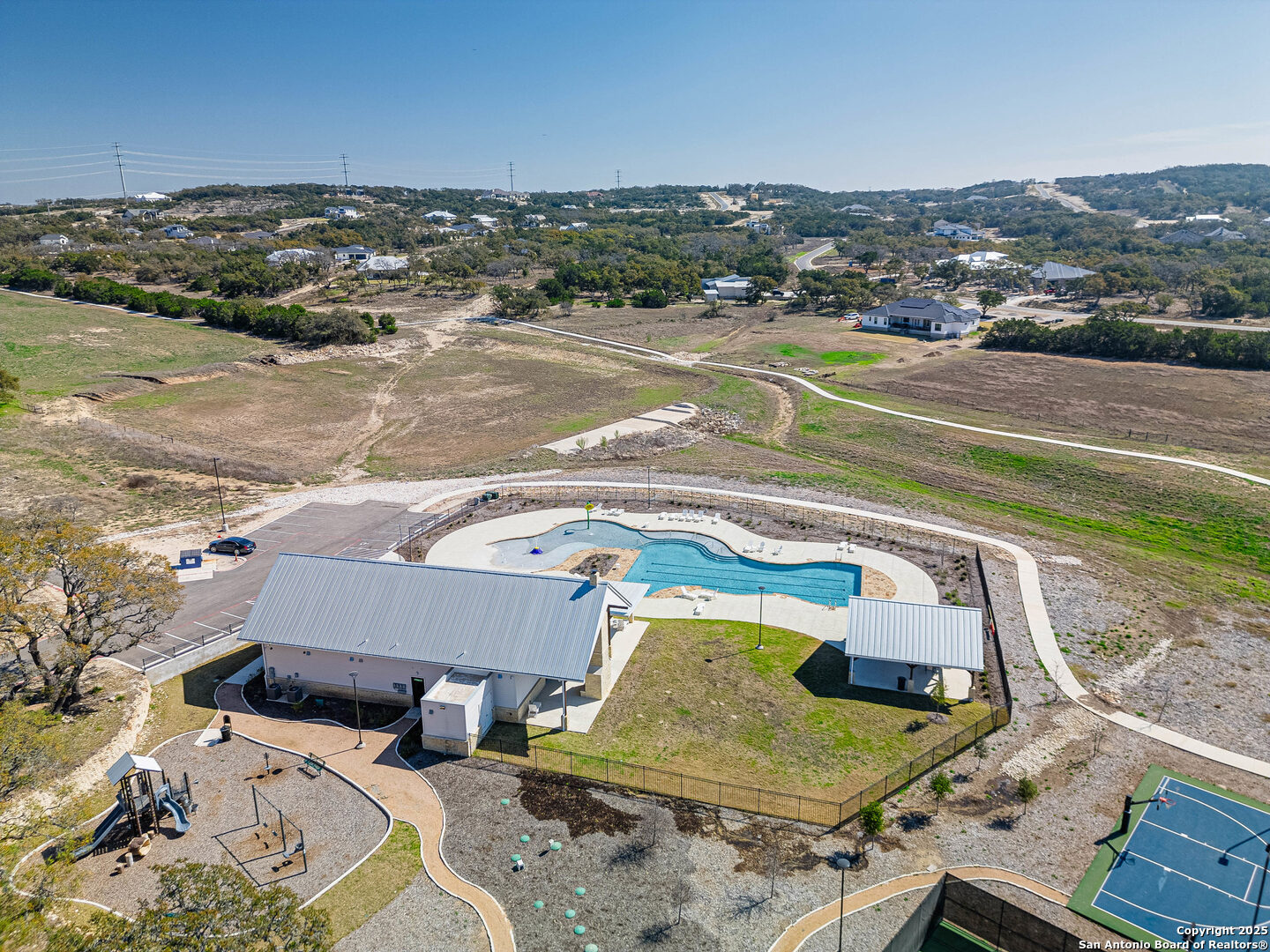 main property photo 40