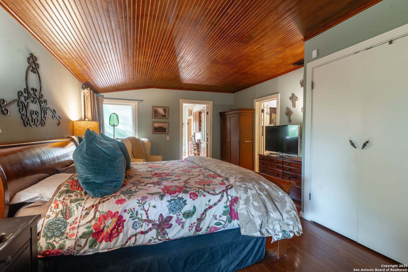 main property photo 18