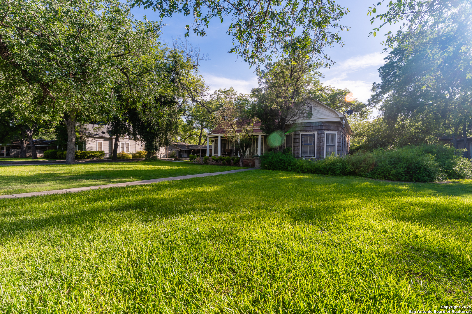 main property photo 28
