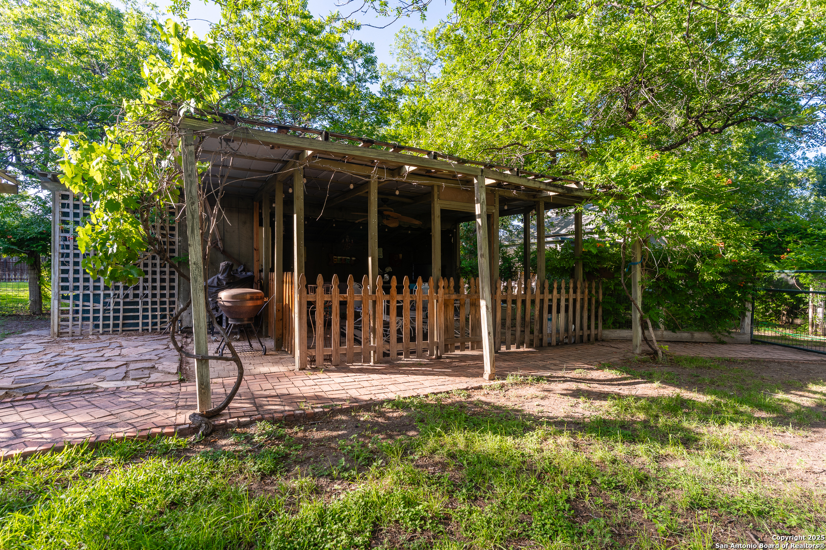 main property photo 29