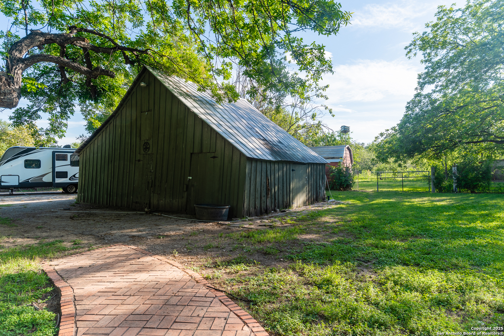 main property photo 30