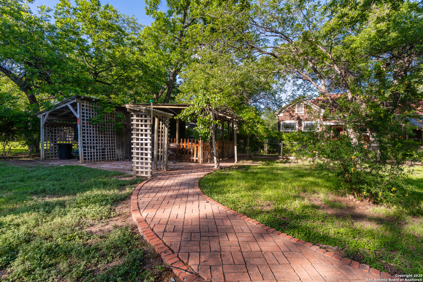 main property photo 32