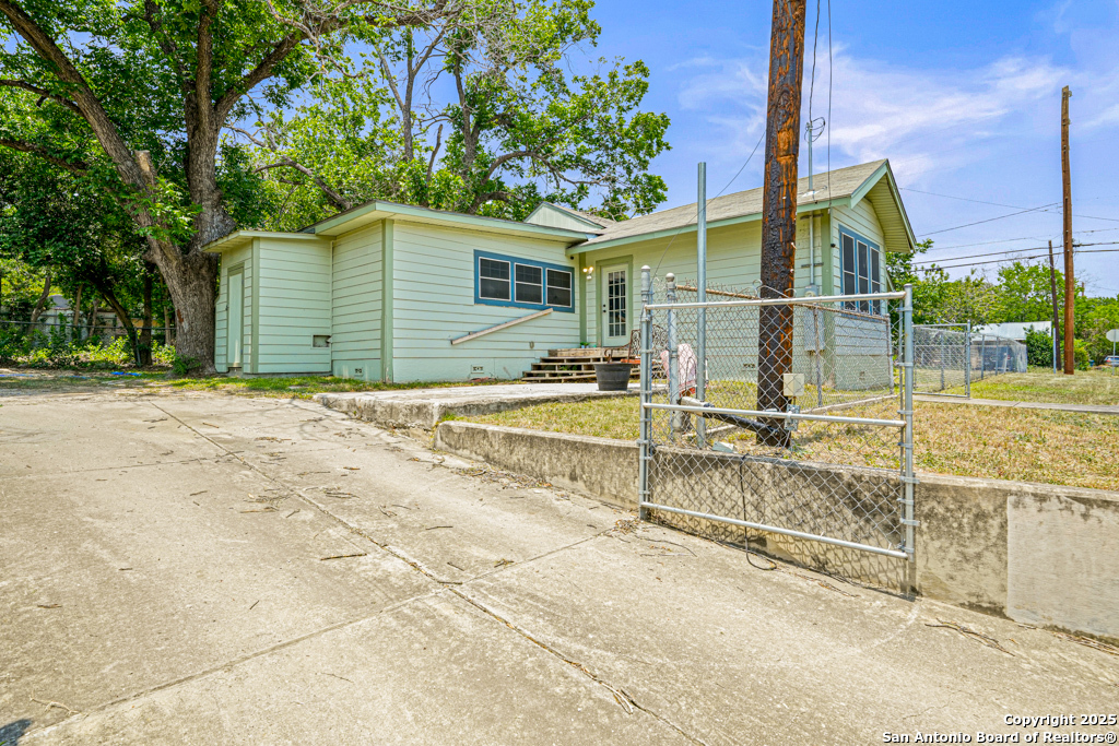 main property photo 18