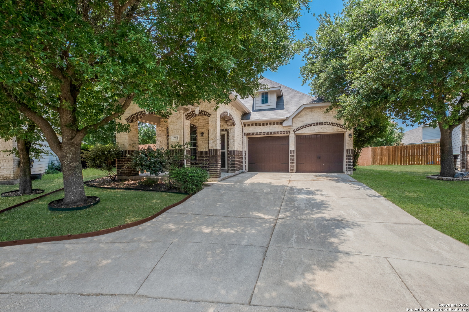 property viewer photo 1
