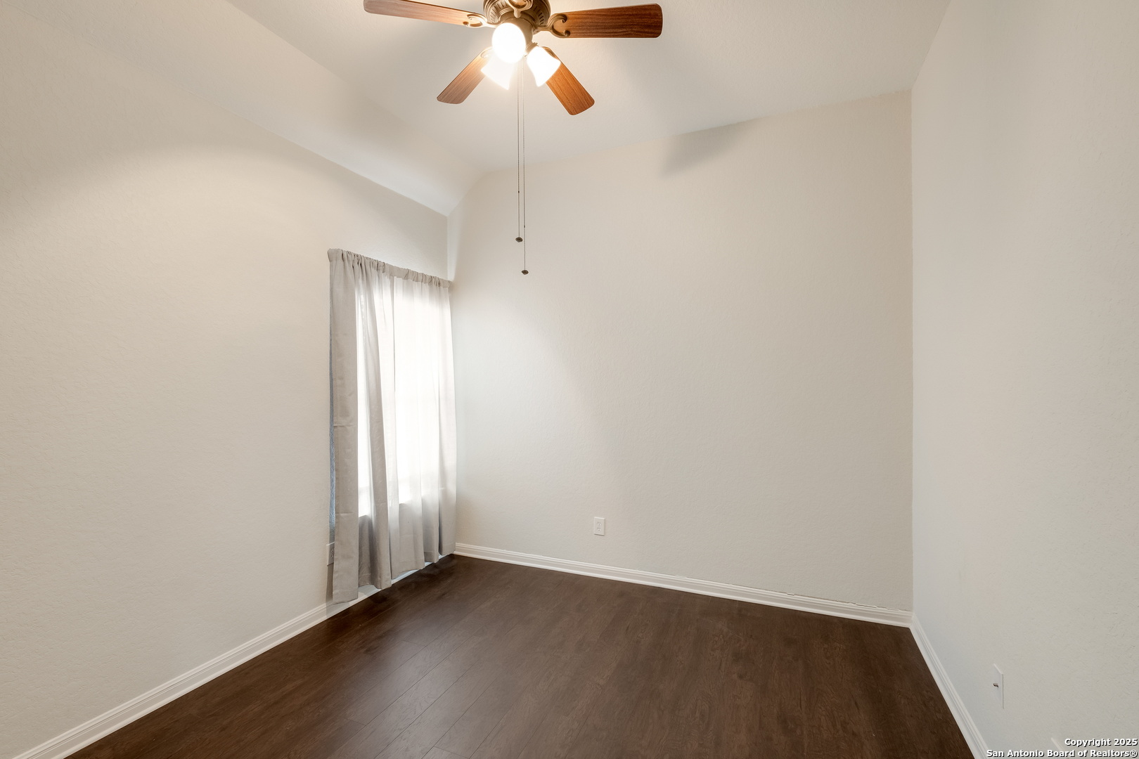 property viewer photo 15