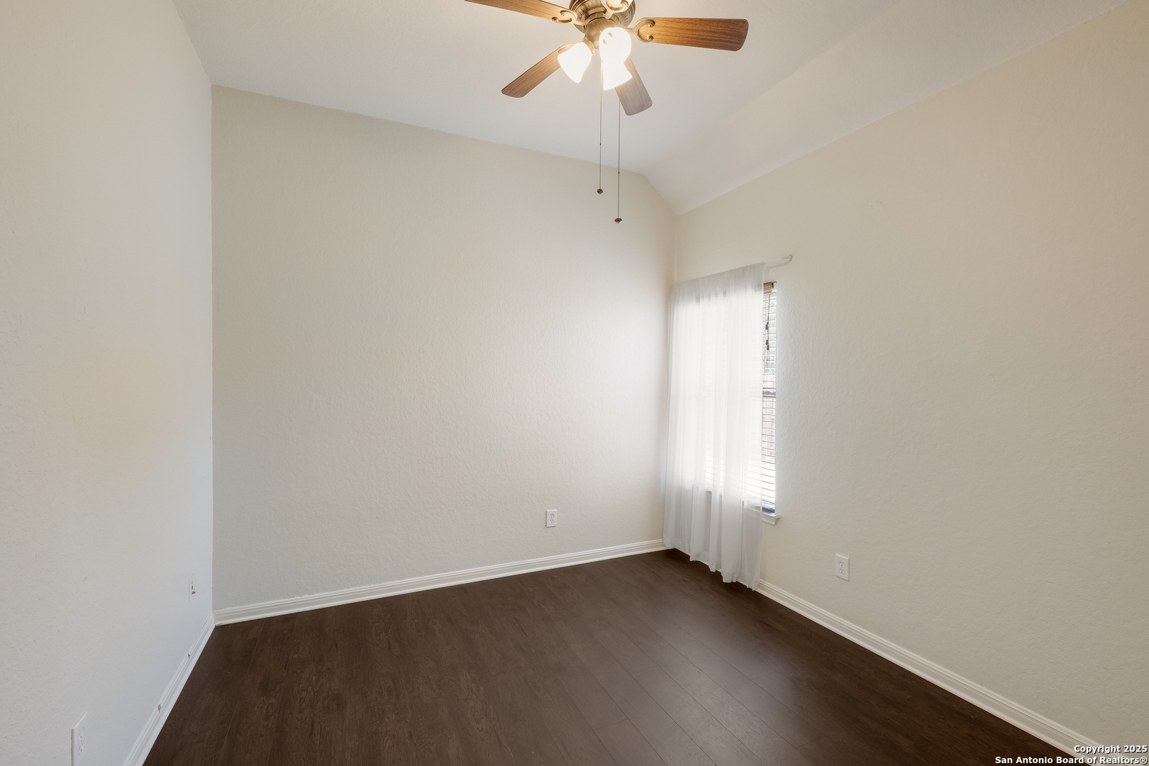 property viewer photo 16