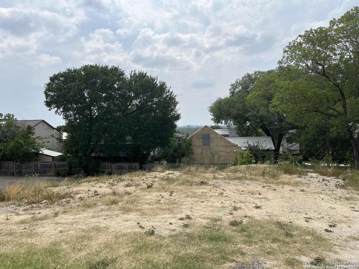 main property photo 11