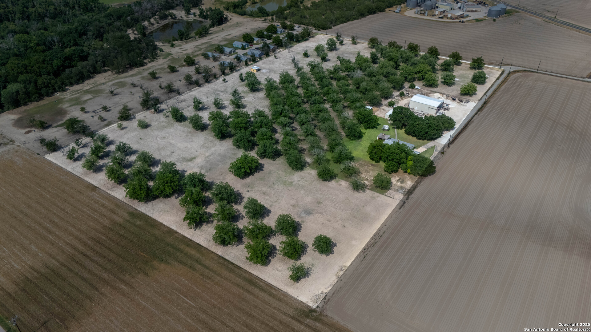 main property photo 37