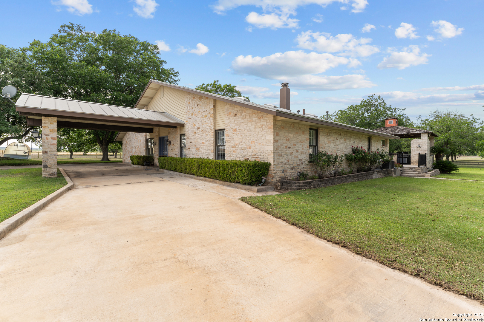 main property photo 4