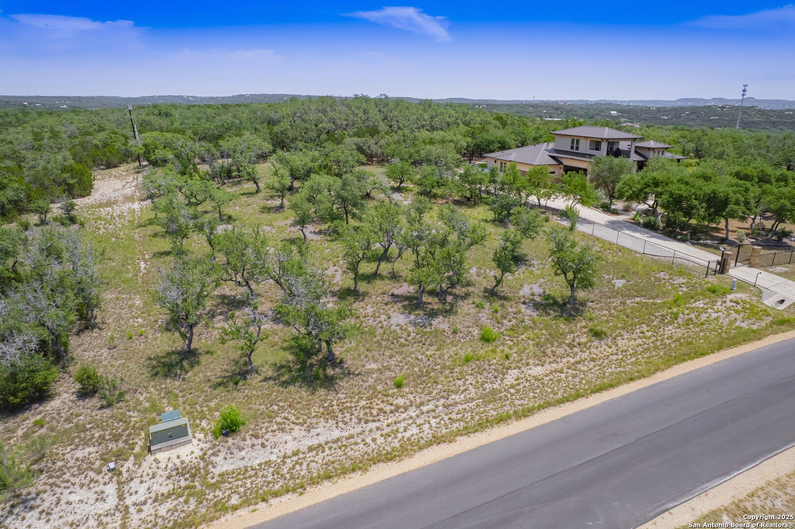 main property photo 4